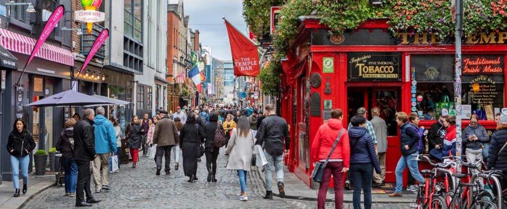 Mannen vrijgezellen weekend in Dublin Temple bar district